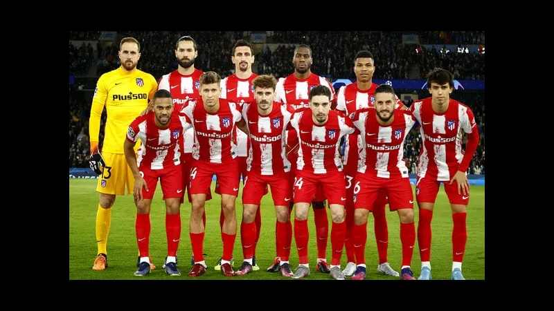 Cầu thủ Atletico Madrid và Arsenal tranh chấp trên sân - Thông tin lực Cầu thủ Atletico Madrid và Arsenal tranh chấp trên sân - Thông tin lực